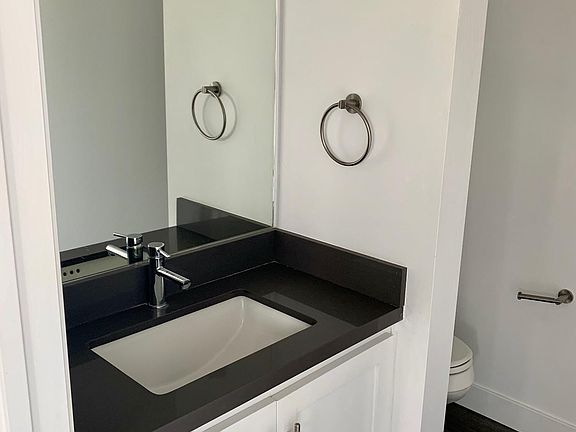 3rd image of 5445 Inglewood Blvd