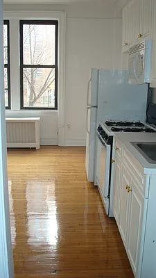 Rented by Metropolitan Equities | media 2