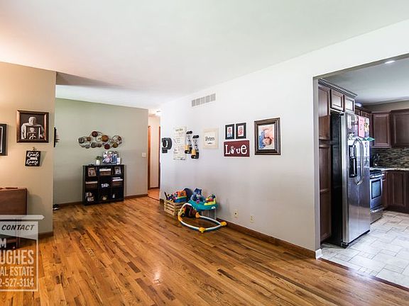 3rd image of 502 Oak St
