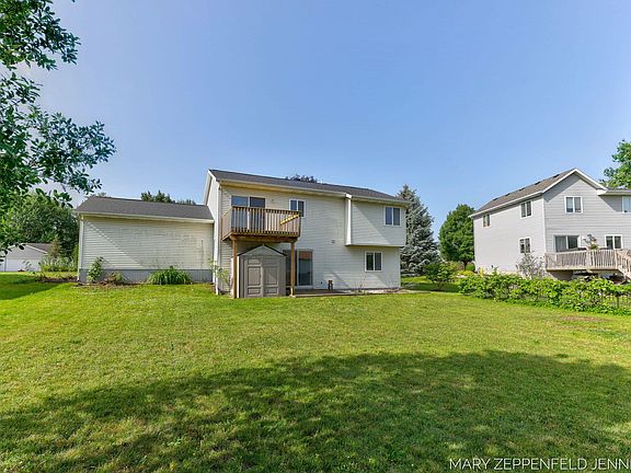 4th image of 489 Sunmeadow Dr SE