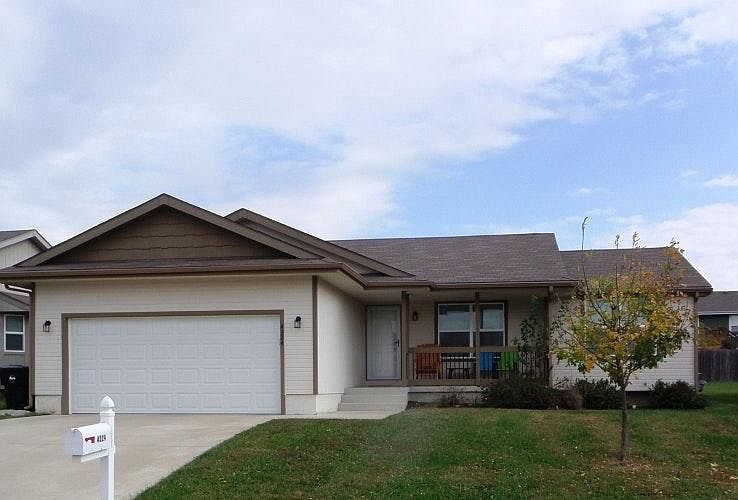 1st image of 4324 SE Horseshoe Bend Dr