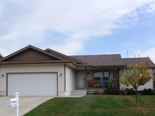 4324 SE Horseshoe Bend Dr, Topeka, KS 66609