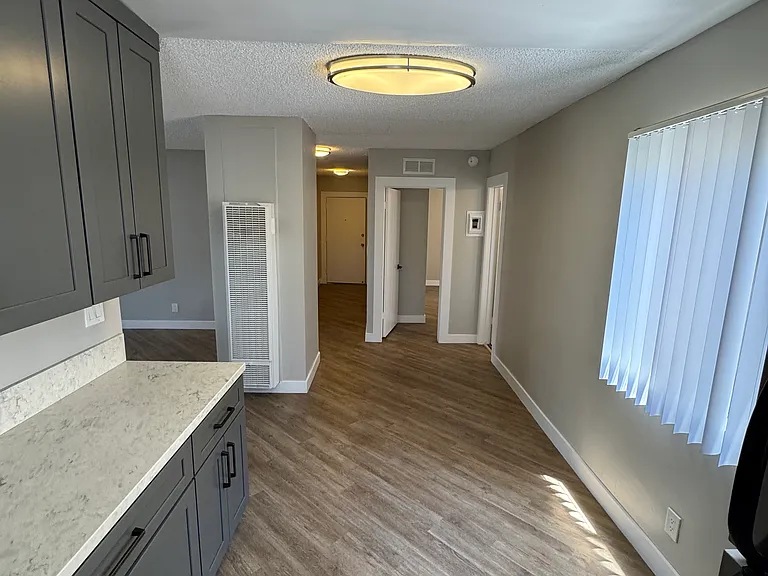 5068 Franklin Ave — Photo 9