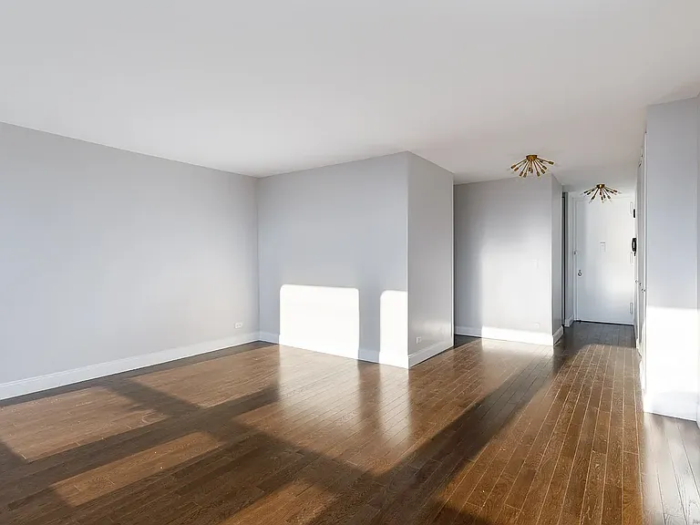 333 E 30th St #14F — Photo 7