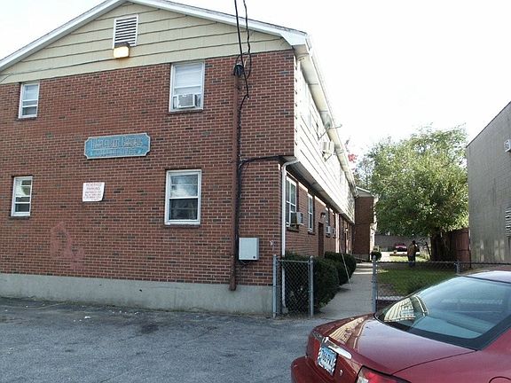 2nd image of 205 Maplewood Ave #6
