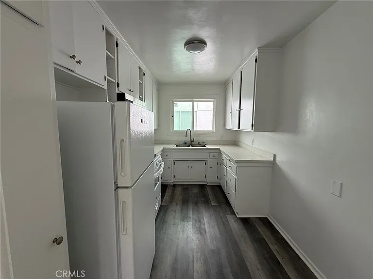423 S Le Doux Rd #10 — Photo 9