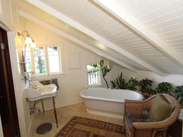 2702 Virginia St — Photo 7