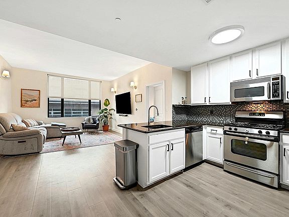 3rd image of 4315 Park Ave APT 5D