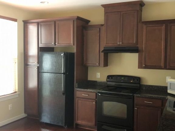 4th image of 100 Saginaw Dr