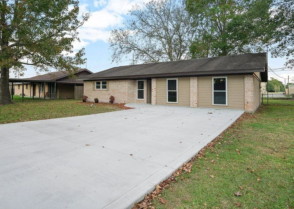 1347 E Palm Dr