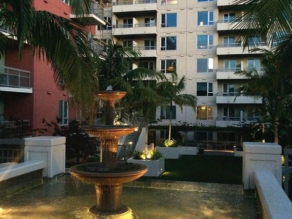 3rd image of 300 W Beech St Unit 907