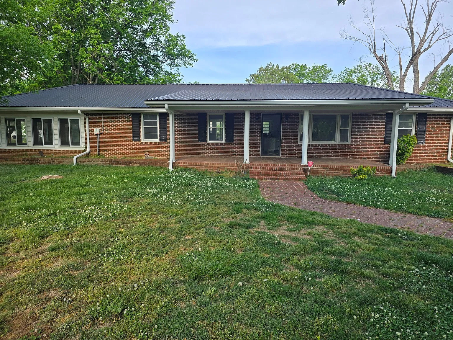 3 bed, 3.0 bath, 1490 sqft, $2,800 — Photo 1