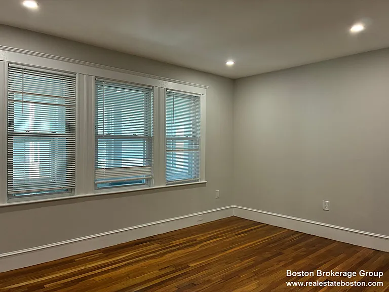 11 Romsey St #2 — Photo 4