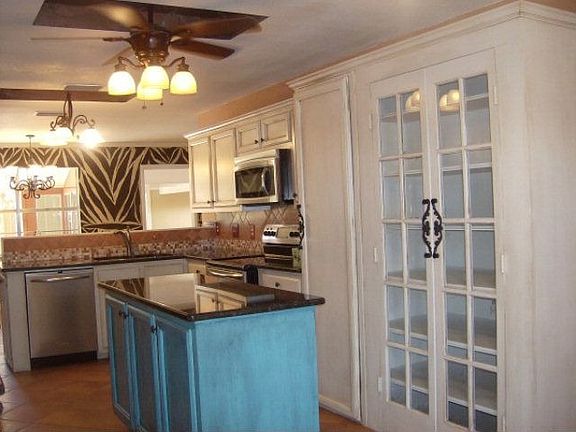 4th image of 3120 Deering Dr