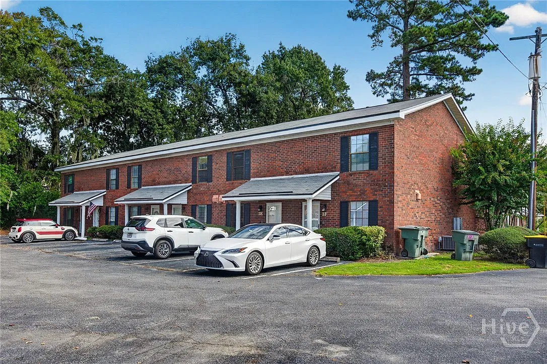 2 bed, 1.5 bath, 1120 sqft, $1,500 — Photo 2