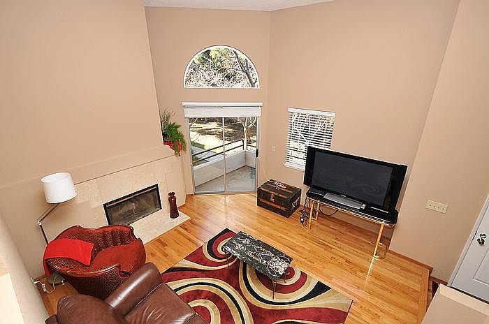 1st image of 14 E Court Ln
