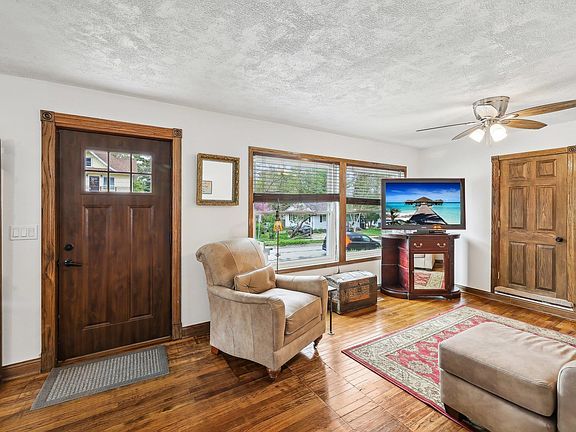 5th image of 1040 Garden Ave