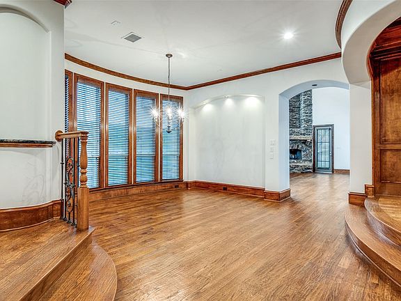 5th image of 4033 Marquette St