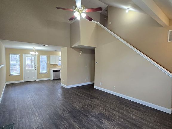 3rd image of 505 Amaryllis Ave