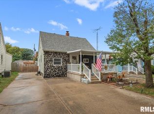 2073 N 22nd St, Springfield, IL 62702