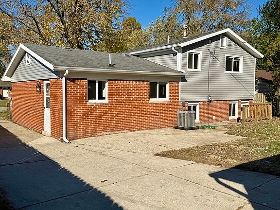 3rd image of 6565 Lincoln Green St