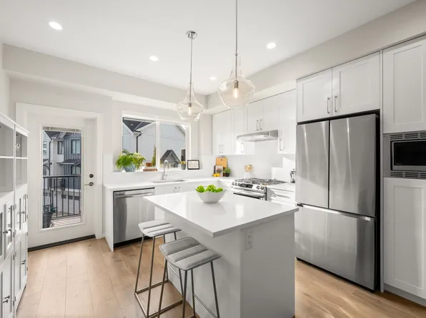 1871 165a St #12, Surrey, BC V3Z 9N3