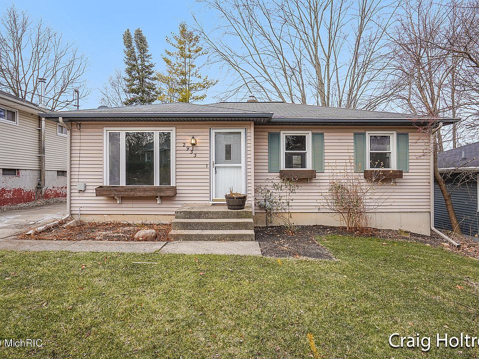 1st image of 2933 Cheney Ave NE