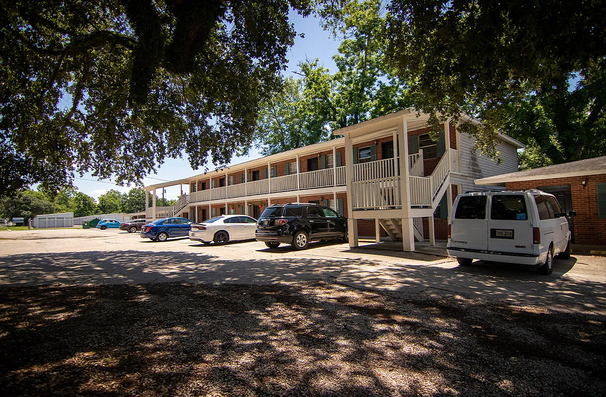 Oakley Apartments — Photo 1