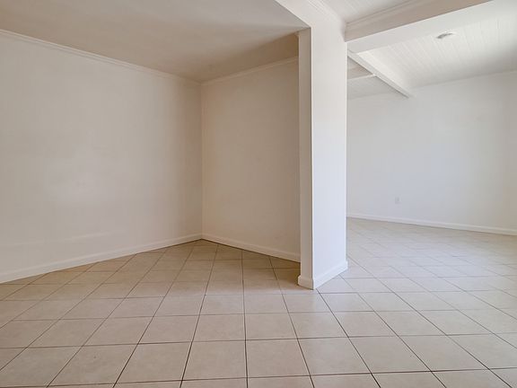 4th image of 2110 Lincoln Ave
