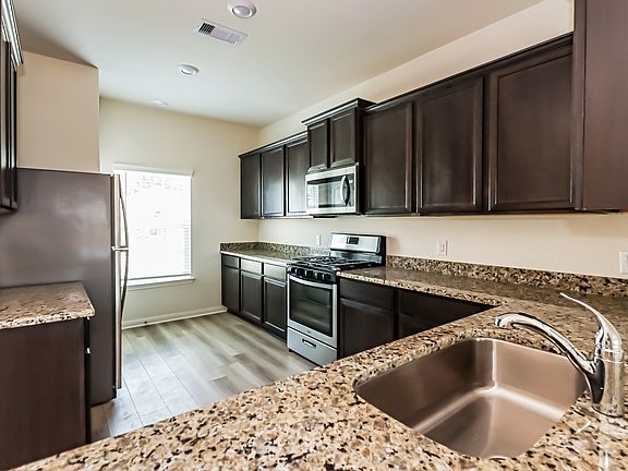 4th image of 26832 Steinbeck Dr