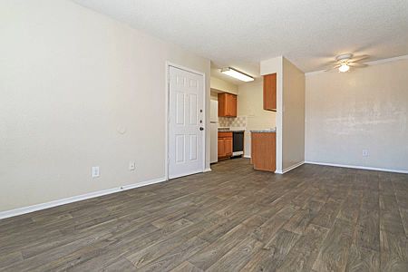 5th image of 3237 Bonnie Dr APT 212
