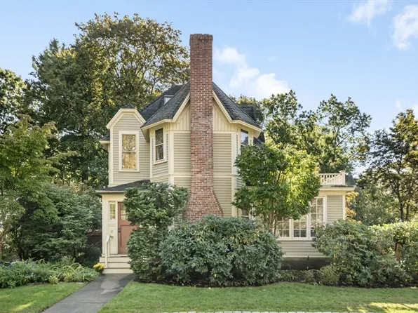 284 Lake Ave, Newton, MA 02461