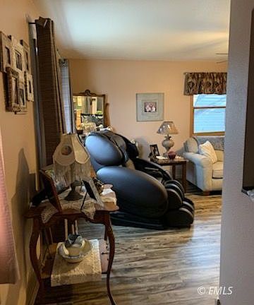 3rd image of 107 N Sewell Ave
