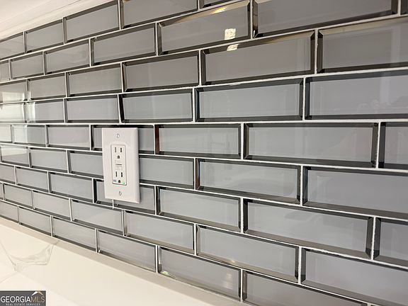 5th image of 412 Holloway Ave