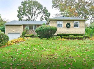 3 Van Alst Pl, Melville, NY 11747