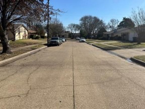 Exterior Neighborhood (street photo)