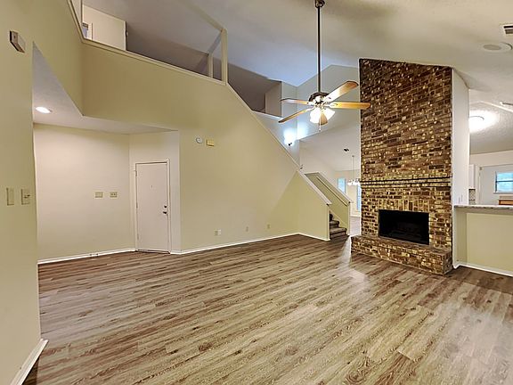 5th image of 713 Bishop St