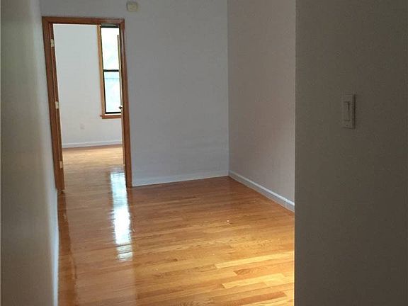 5th image of 881 Hart St