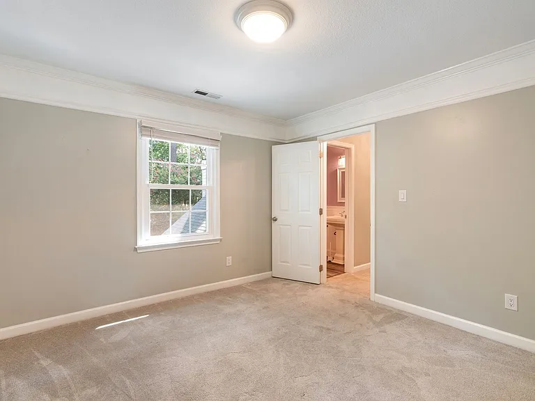412 Peachtree Ln — Photo 21