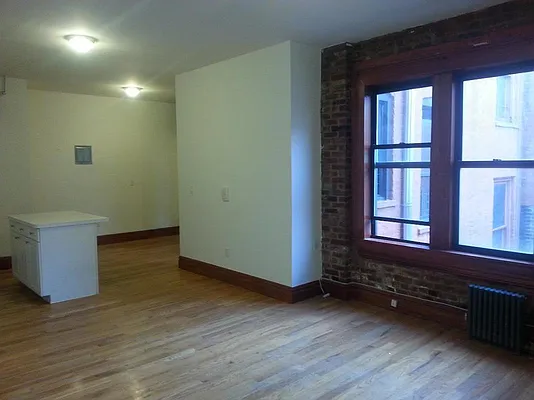 Rented by Allen Harris, LREB | media 4