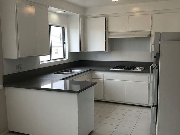 2nd image of 905 Edgewood St APT 05