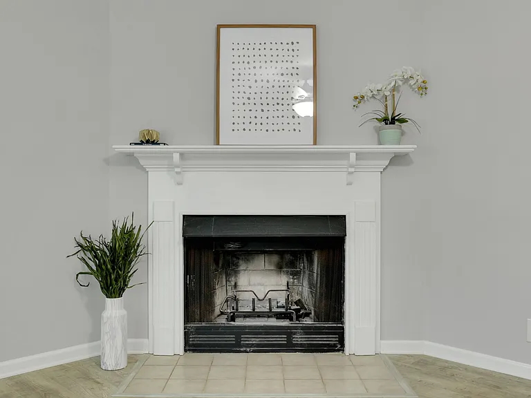 304 Hillside Ct — Photo 4