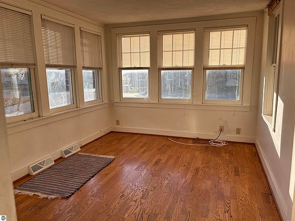 5th image of 800 E State St