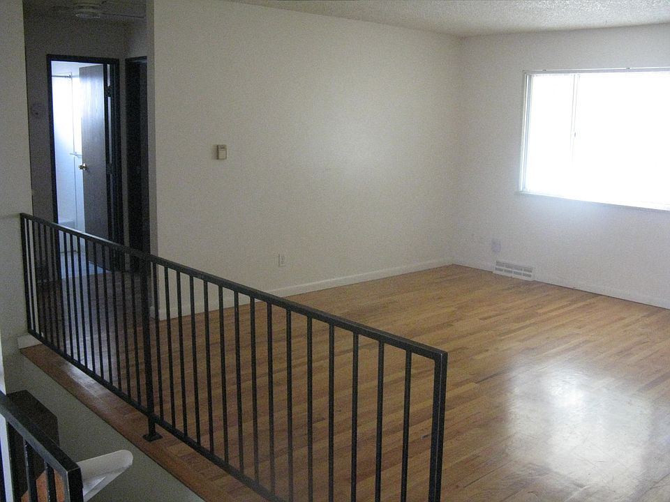 Ranch style duplex, 4 bedroom, 2 bath, garage