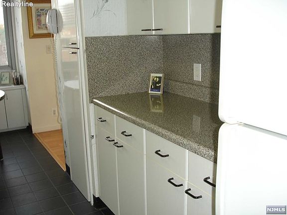 3rd image of 1600 Parker Ave APT 2C