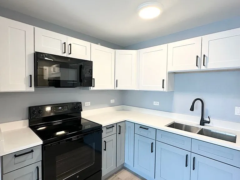Halsted Park Apartments and Townhomes — Photo 32