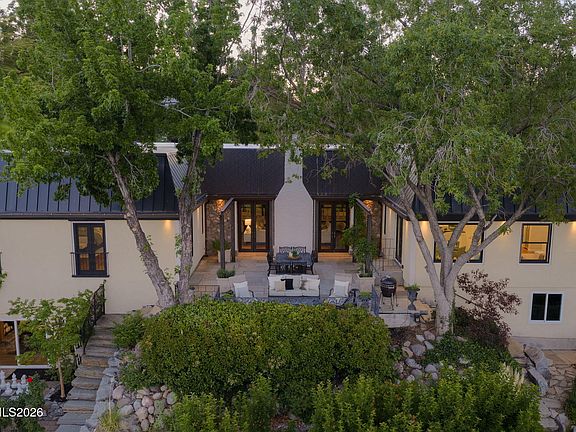 3rd image of 2000 Manzanita Ln