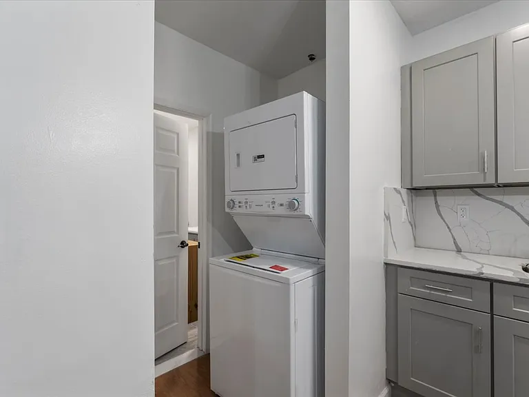 324 Eldert St #1B — Photo 4