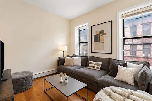 28 Phillips St #3 Photo 1