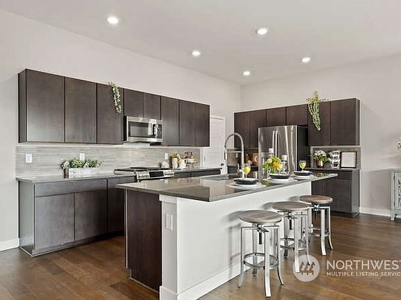 5th image of 15219 181st Avenue Ct E